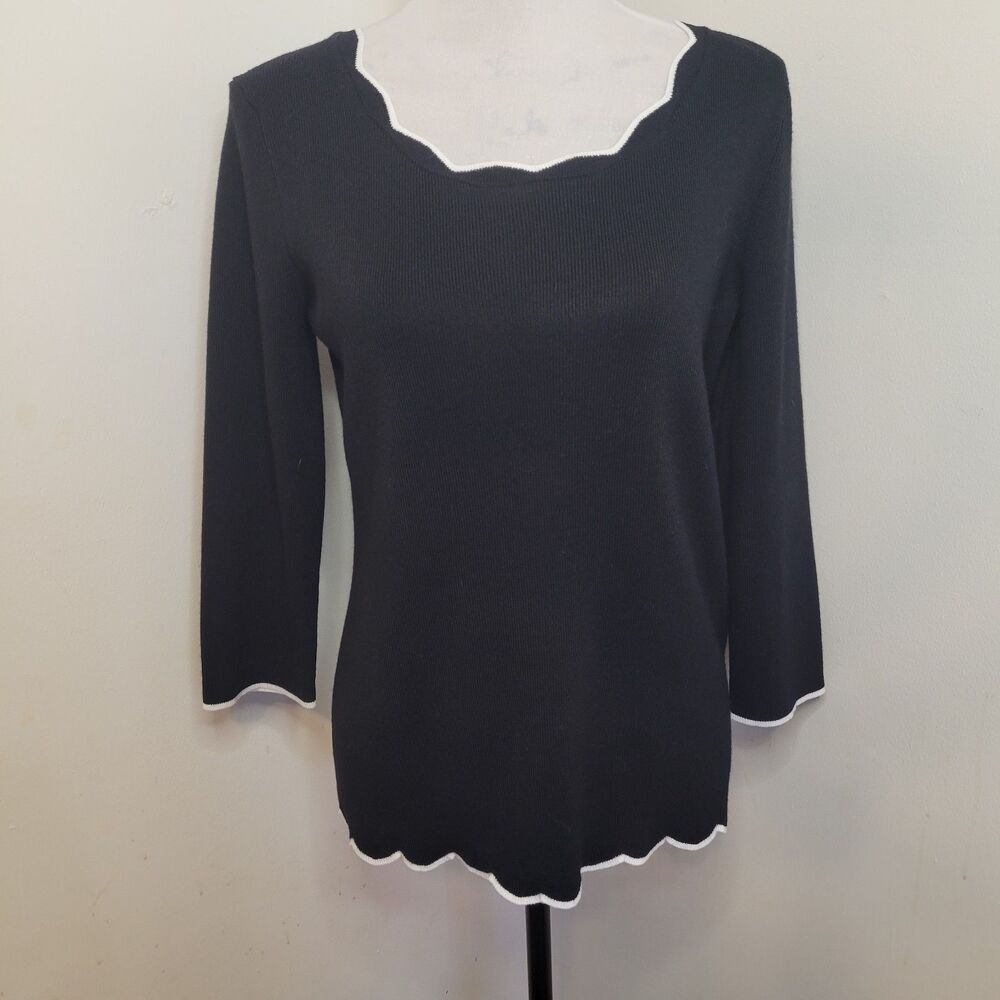 Cable & Gauge Women’s Medium Black Ribbed Knit Top NWT White Trim Scalloped